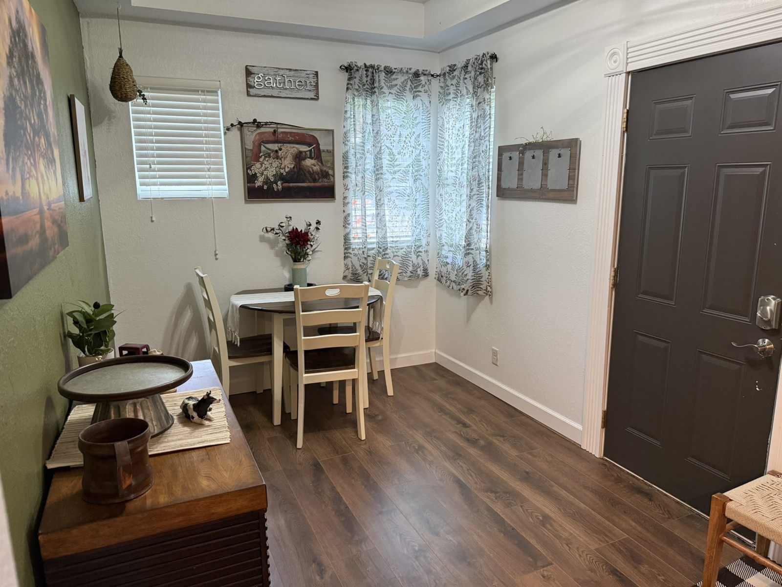 Dining area and entry in Rose’s Barnhouse