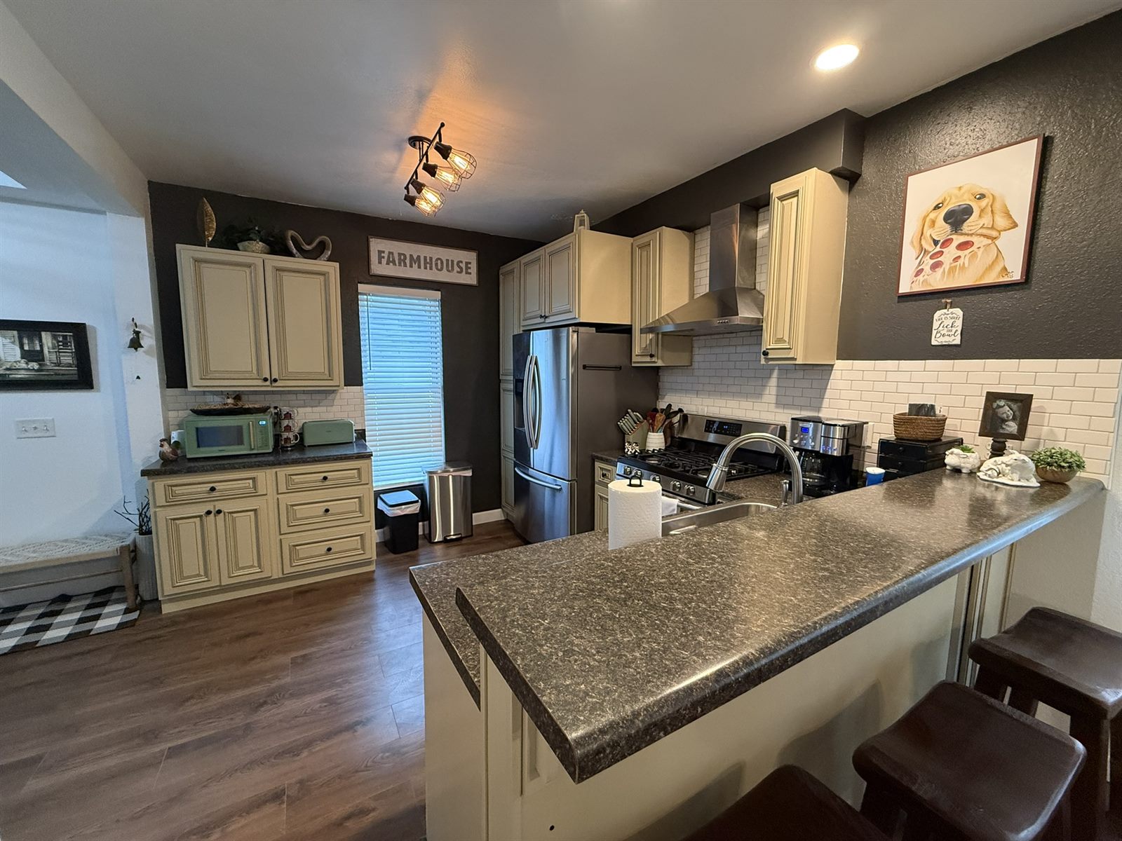 Kitchen island with seating in Rose’s Barnhouse
