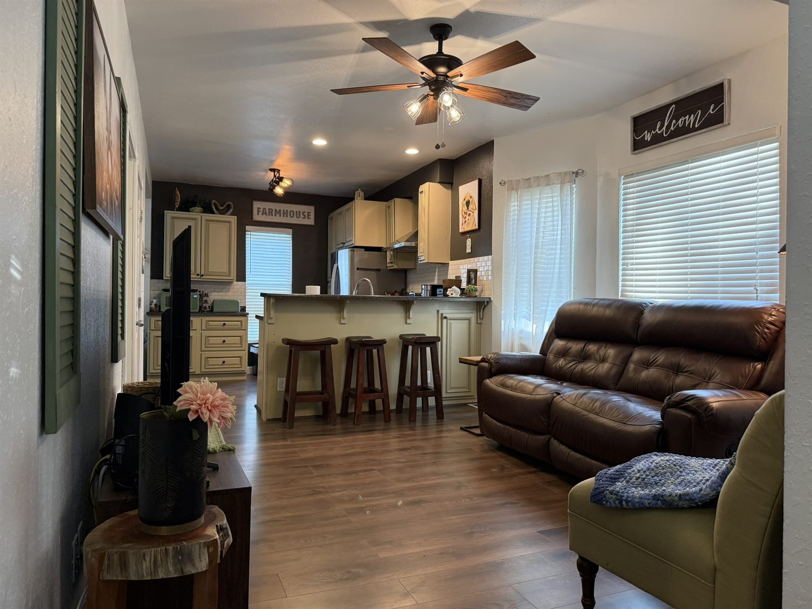 Rose’s Barnhouse living room opening to the kitchen