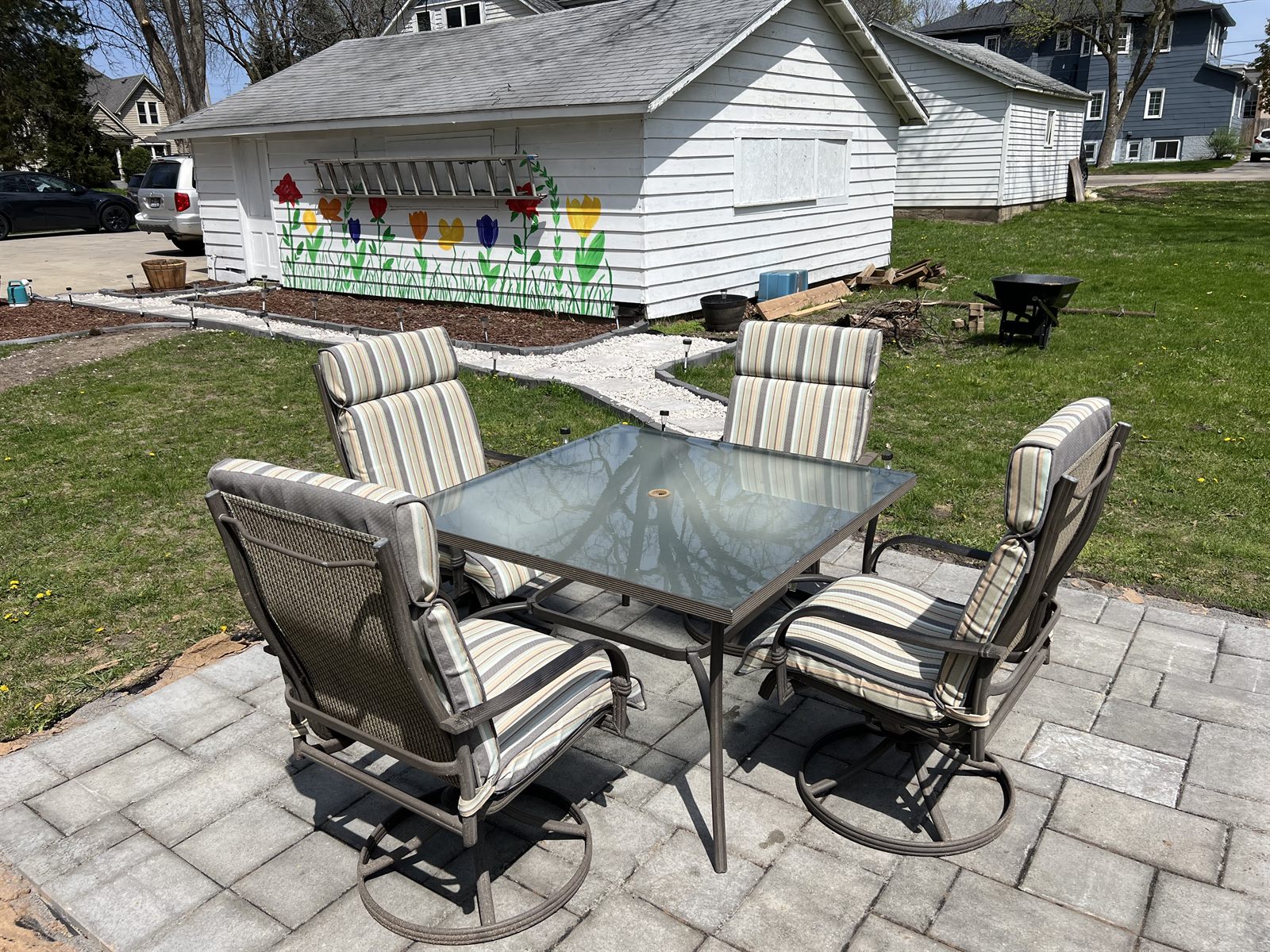 Shared paver patio and outdoor dining at 816 E Center Street
