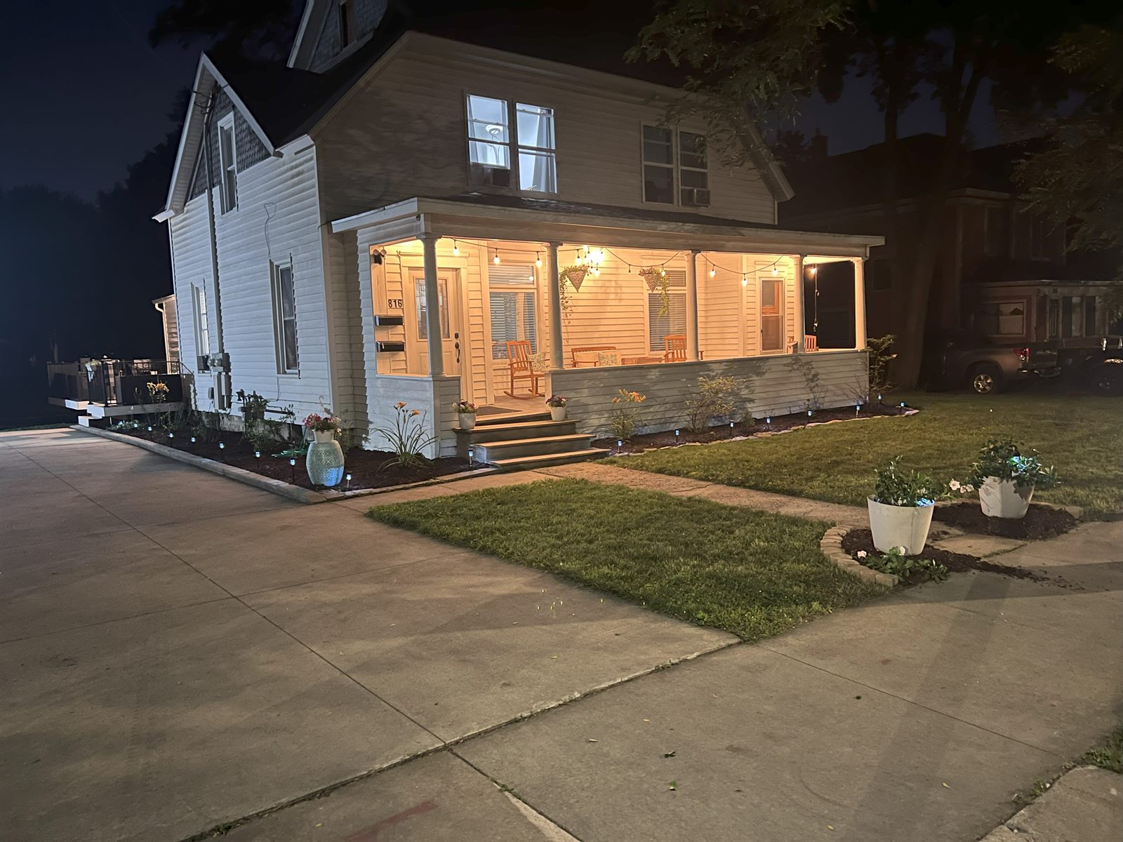 Rose's Place at 816 E Center Street in Rochester at dusk