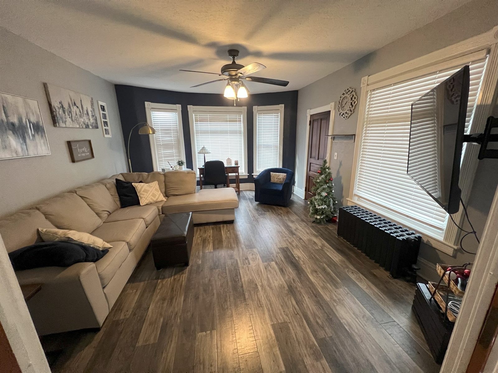 Rose's Place living room with a large sectional, open to the kitchen